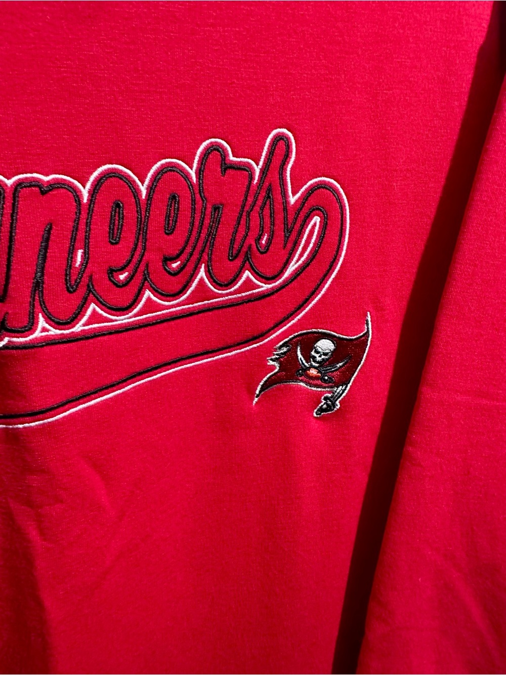 NFL Tampa Bay Buccaneers Red V-Neck Sweatshirt Size XL (1161) - Picture 3 of 6